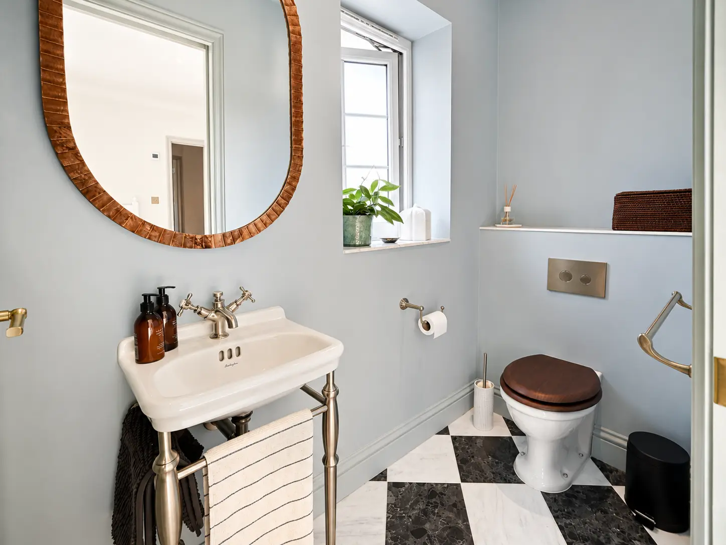 Downstairs cloakroom with a basin, WC and marble chequerboard floor
